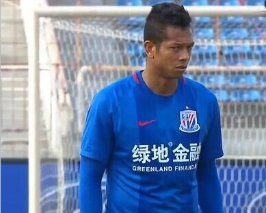 双腿大开被绑到椅子扶手上