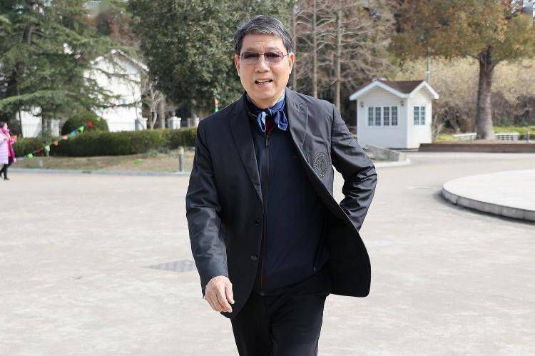 日本老师掀裙子打屁股网